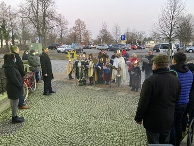 Die Sternsinger besuchen die Kreisverwaltung  (Bild vergr&ouml;&szlig;ern)