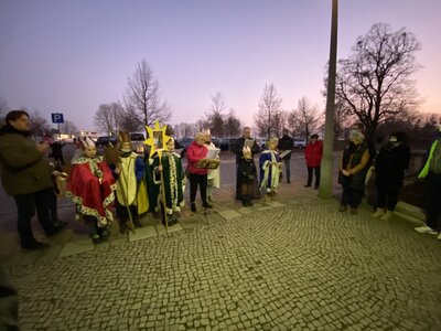Die Sternsinger besuchen die Kreisverwaltung  (Bild vergr&ouml;&szlig;ern)