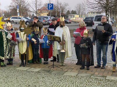 Die Sternsinger besuchen die Kreisverwaltung  (Bild vergr&ouml;&szlig;ern)