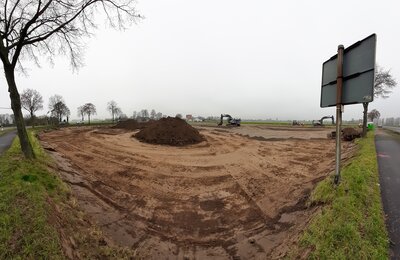 Stand Erdarbeiten am 15.01.2022 - Panoramaaufnahme aus Blickrichtung M&uuml;hlenstra&szlig;e  (Bild vergr&ouml;&szlig;ern)