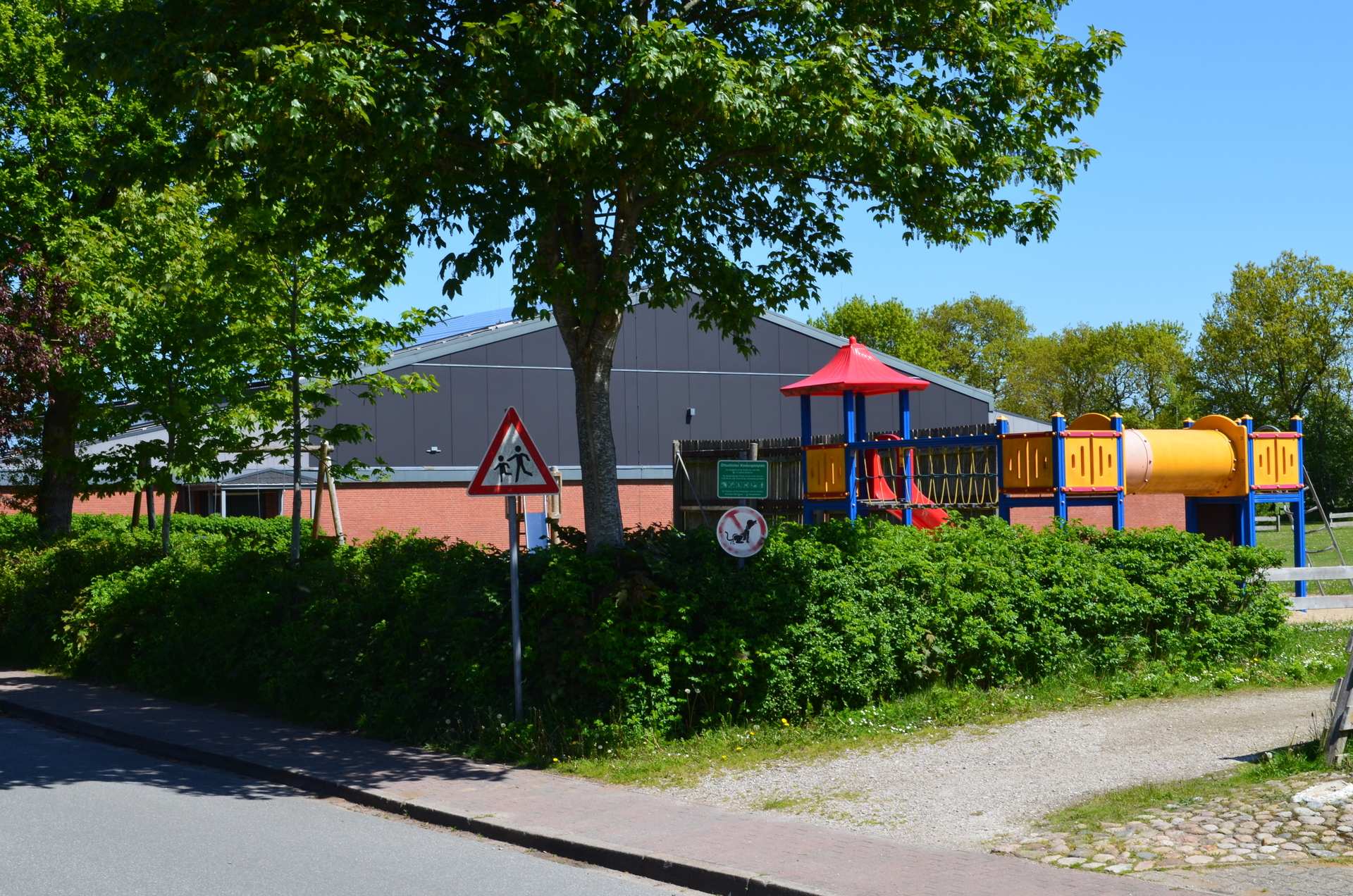 Bild : Spielplatz an der Mehrzweckhalle