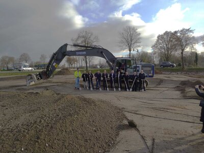 Spatenstich auf der Baustelle (Foto: LE Kempen)  (Bild vergr&ouml;&szlig;ern)