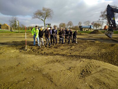 Spatenstich auf der Baustelle (Foto: LE Kempen)  (Bild vergr&ouml;&szlig;ern)