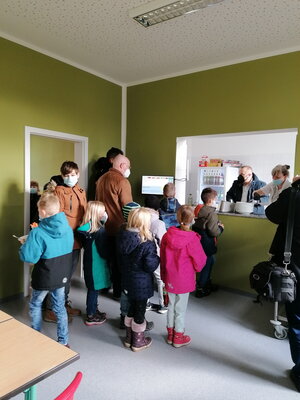 Foto des Albums: Eröffnung der Schulspeisung in Glöwen