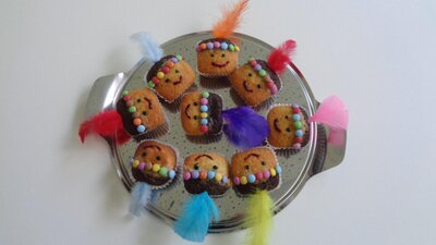 So bunt verziert schmecken uns die Muffins gleich doppelt so gut!  (Bild vergr&ouml;&szlig;ern)