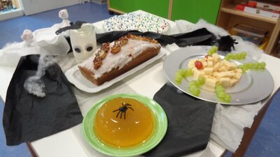 Unsere grusliges Gepenster - Buffet.  (Bild vergr&ouml;&szlig;ern)
