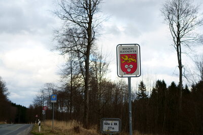 Am Pass - abw&auml;rts mit dem Bua  (Bild vergr&ouml;&szlig;ern)