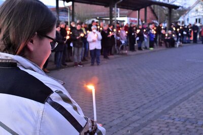 Foto des Albums: Friedensgebet für die Ukraine vor dem Haunetaler Rathaus