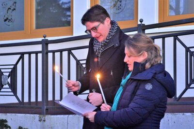 Foto des Albums: Friedensgebet für die Ukraine vor dem Haunetaler Rathaus