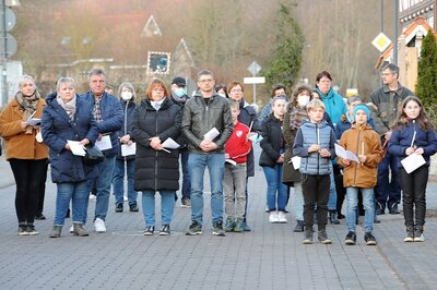 Foto des Albums: Friedensgebet für die Ukraine vor dem Haunetaler Rathaus