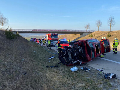 Foto des Albums: THL 3 - Verkehrsunfall mit PKW, Person eingeklemmt