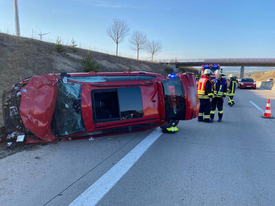 Foto des Albums: THL 3 - Verkehrsunfall mit PKW, Person eingeklemmt