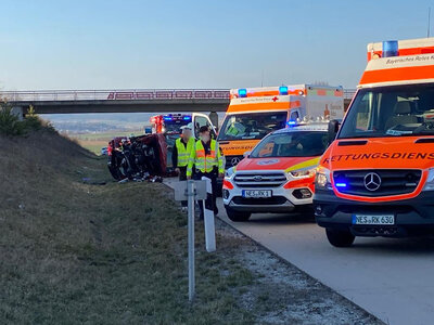 Foto des Albums: THL 3 - Verkehrsunfall mit PKW, Person eingeklemmt