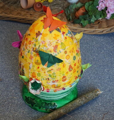 Vorschaubild: Großes Ei der Kindergartenkinder aus dem Haus Kunterbunt