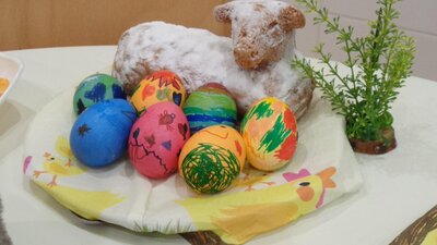 Auch ein Osterlamm darf heute dabei sein.  (Bild vergr&ouml;&szlig;ern)