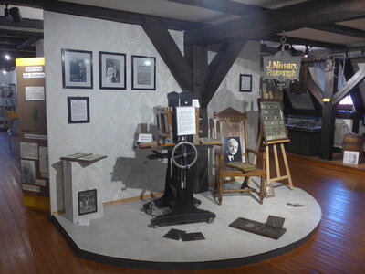 Foto des Albums: Wiedereröffnung des Museums am 9.April