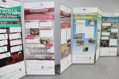 Foto des Albums: Eröffnung der Wanderausstellung „RECHTSaußen – MITTENdrin?