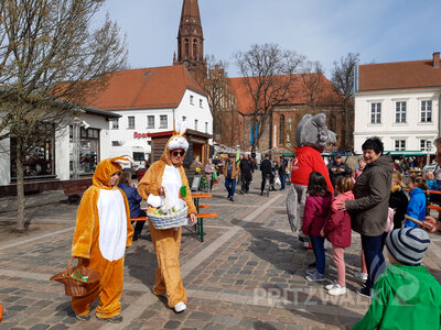 Foto des Albums: Wolf und Hasen machten den Markt unsicher