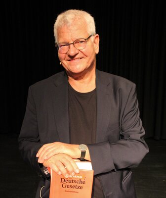 Juristisches Kabarett mit Werner Koczwara | &copy; Katja Eisenhardt 