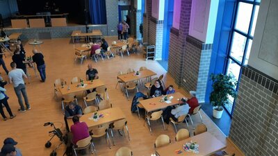 Die Halle f&uuml;llt sich langsam  (Bild vergr&ouml;&szlig;ern)