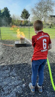 Feuerl&ouml;sch-Trainer  (Bild vergr&ouml;&szlig;ern)