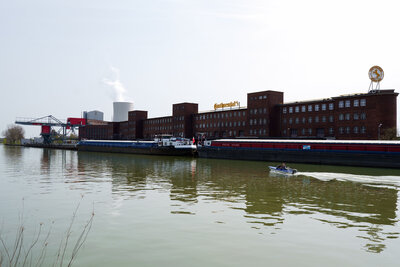 Blick &uuml;ber den Kanal Nordhafen  (Bild vergr&ouml;&szlig;ern)