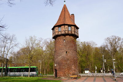D&ouml;hrener Turm  (Bild vergr&ouml;&szlig;ern)