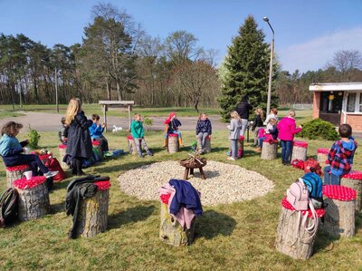 Picknick auf der Pilzwiese  (Bild vergr&ouml;&szlig;ern)
