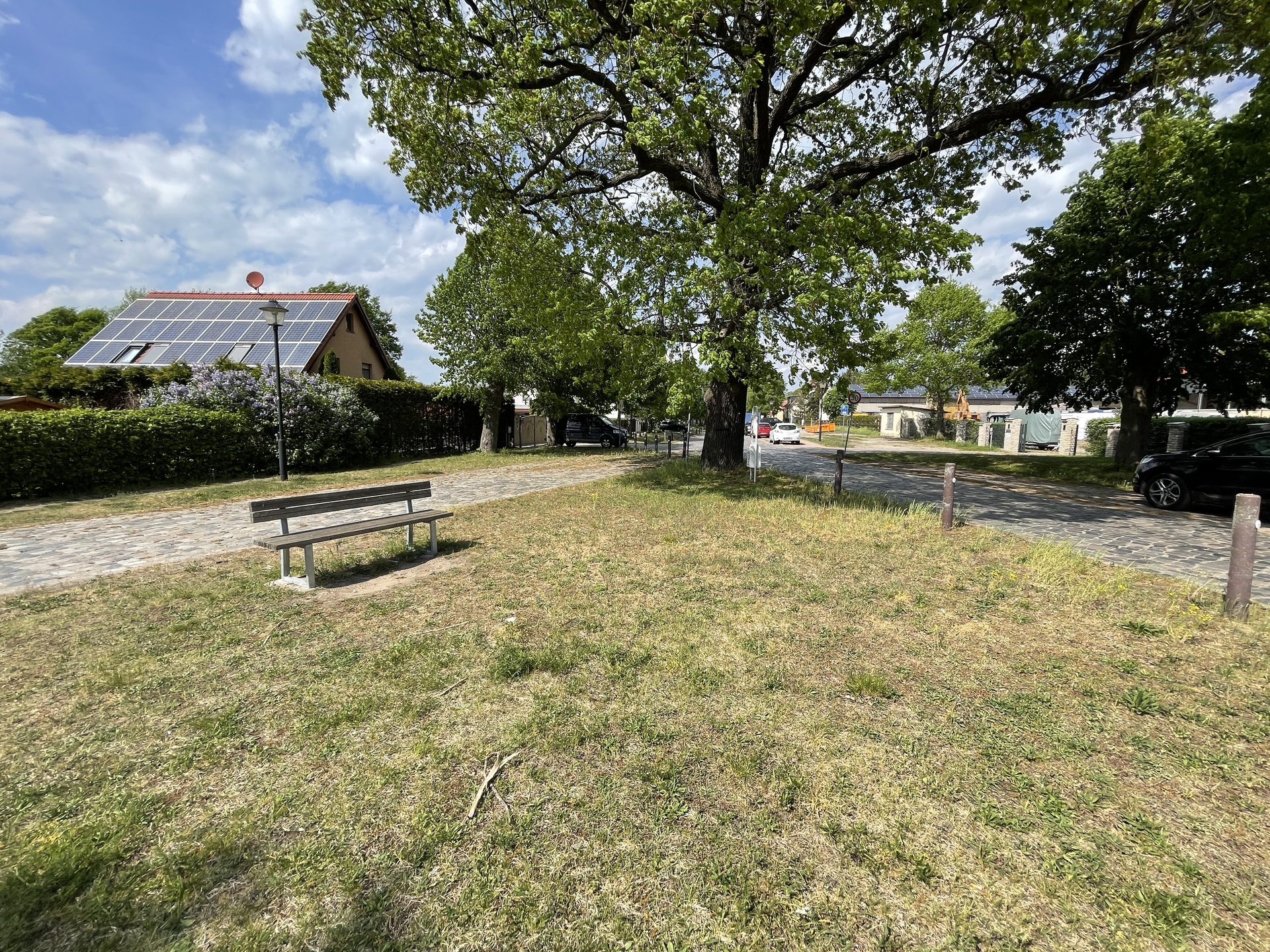 Bild: Die vierte und letzte Bank wird sich im Ortsteil Rohrbeck wiederfinden. Uns zwar auf dem Grünstück an der Gabelung zwischen Mühlenstraße und Feldstraße.