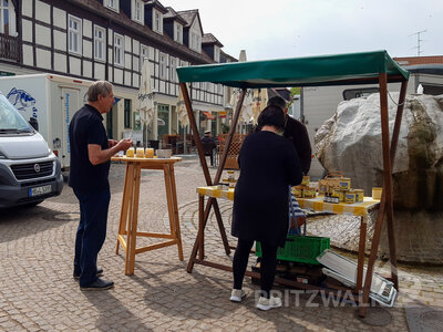 Foto des Albums: Spargelmarkt lud zum Plauschen ein