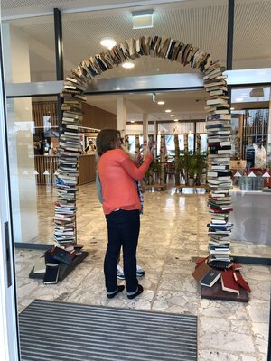 Das Tor zu den B&uuml;chern  (Bild vergr&ouml;&szlig;ern)