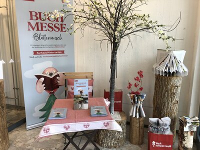 Entr&eacute;e zur Buchmesse  (Bild vergr&ouml;&szlig;ern)