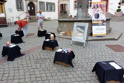 Foto des Albums: Aktion zum Weltladentag am Lullusbrunnen