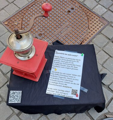 Foto des Albums: Aktion zum Weltladentag am Lullusbrunnen
