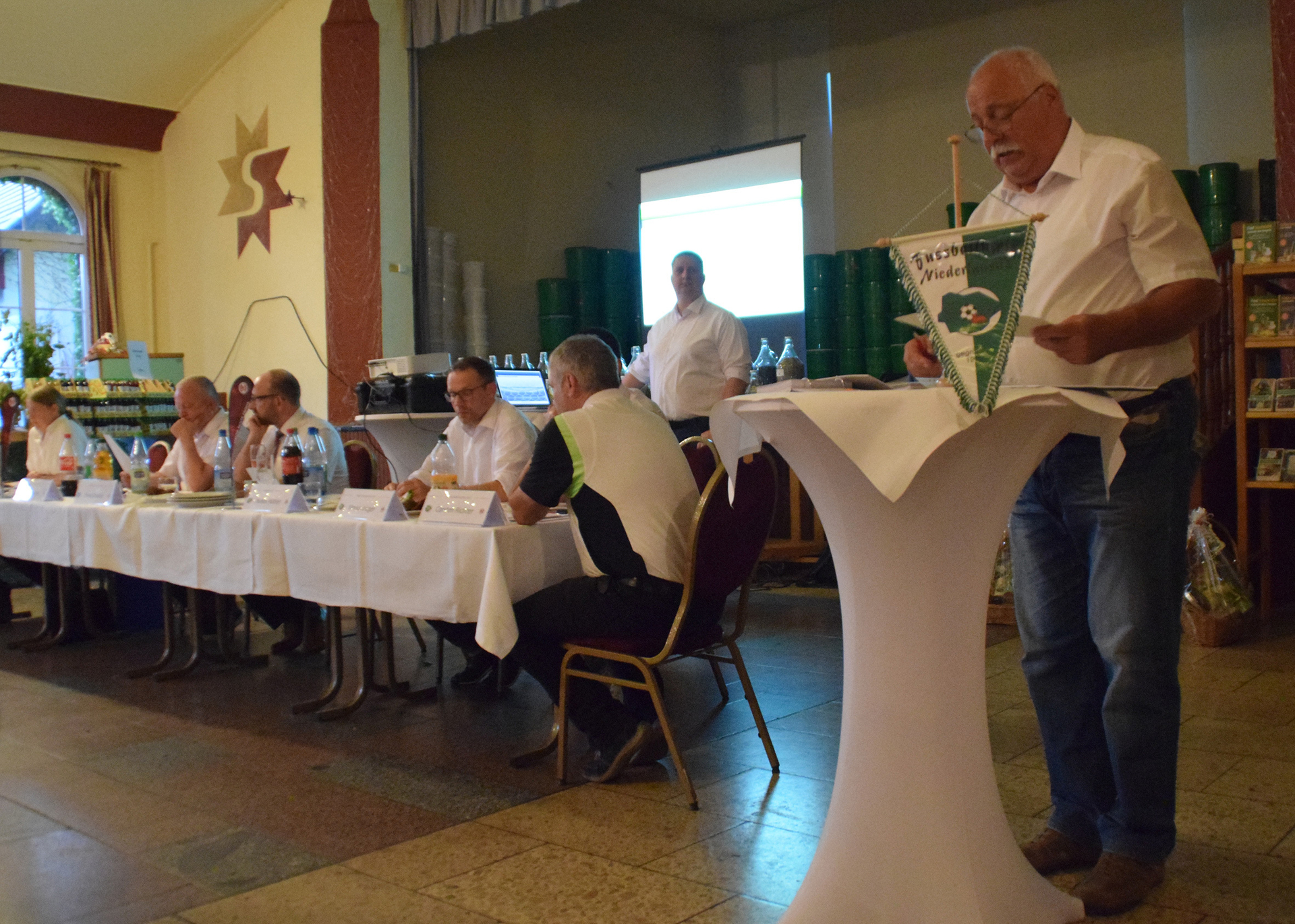 Bild: Bernd Wuschech hatte die Wahlleitung inne.