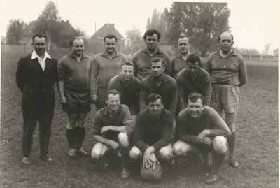 Stehend:Schulze S., M&uuml;ller H., G&ouml;edicke B., Gassan H., Bommel L., Bommel M.,  Mitte: Theuer H., Schlo&szlig;hauer H., Wunderlich E.,  Vorn:Paul S., Krusche G., Gordner M. 