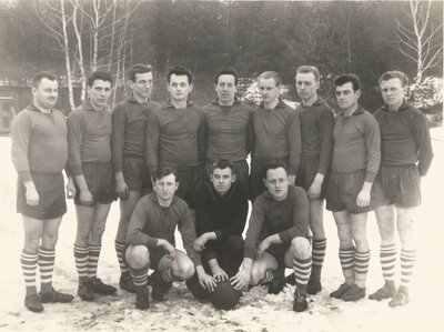 Goedicke B., Zoschke R., Bommel J., J&auml;ckel E., Dietze J., Ilgen K.-H., Voigt M., ???., Reinicke B. vorn: Lehmann, Kr&uuml;ger H., J&auml;ckel B. 