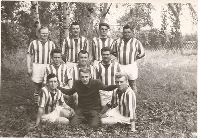Stehend: M&uuml;ller H., Winkler G., Zinnert, Glormus H.  Mitte: Wunderlich E., Gordner M., Krusche S.,   Vorn: Lehmann, F&ouml;rster P., Gabler E. 