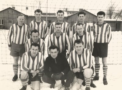 Hintere Reihe:M&uuml;ller, Bommel, Winkler, L&ouml;ser, H&ouml;hne  Mitte: Bens, Schlo&szlig;hauer, Schulze Vorn: Langheinrich,Kobill, Gordner 