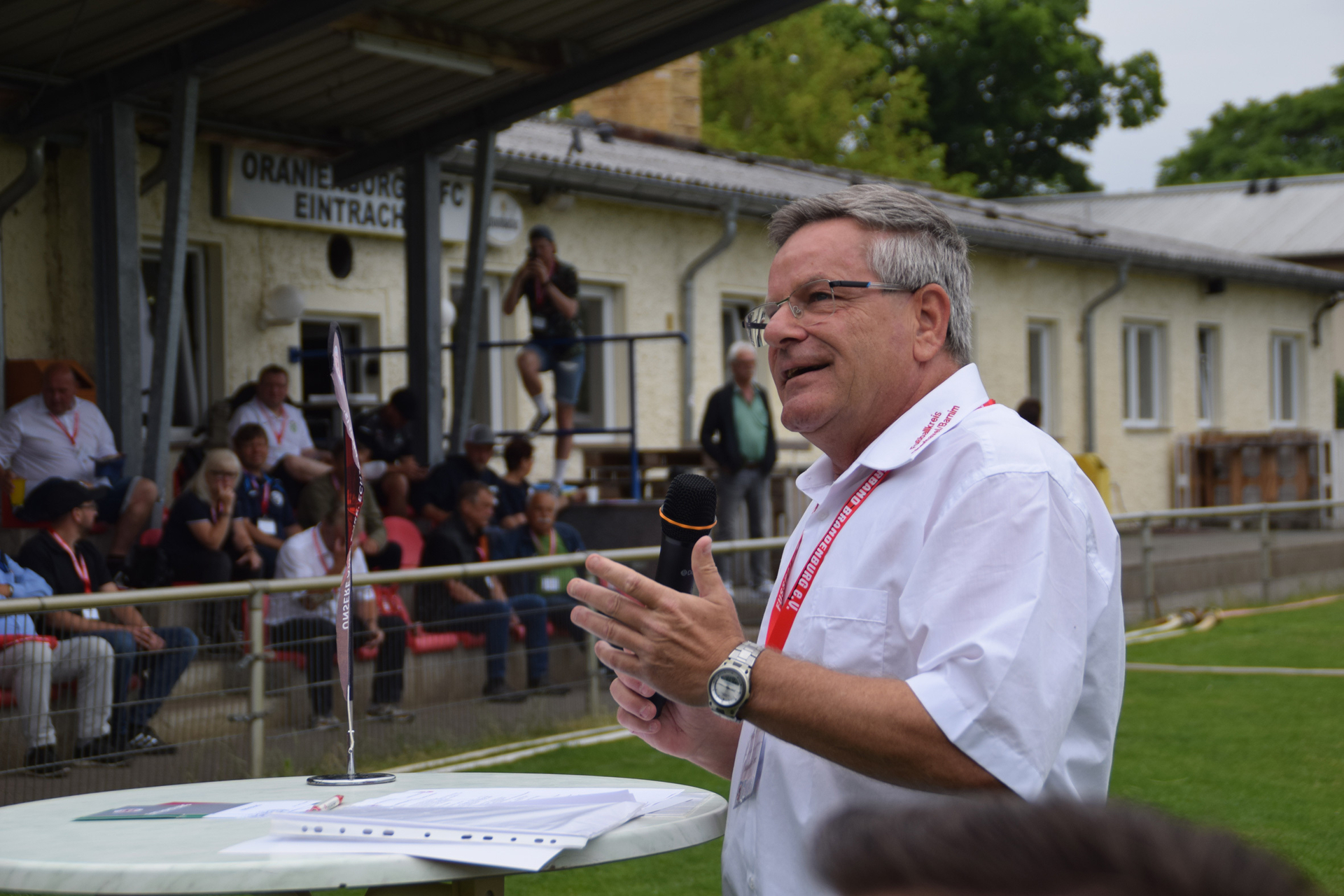 Bild: Michael Reichert eröffnet den Kreistag.