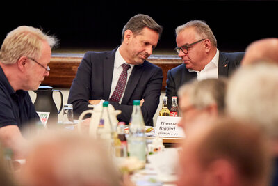 Olaf Lies und Thorsten Riggert 
