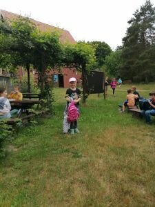 Foto des Albums: Wandertag zur Walderlebnisscheune Taura