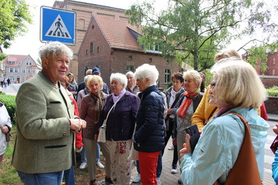 Foto des Albums: Seniorenwoche: Stadtrundgang mit dem Bürgermeister (15.06.2022)