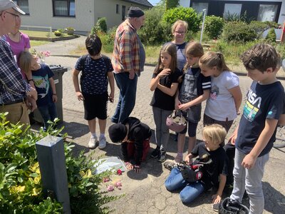 Foto des Albums: Gunter Demnig verlegt Stolperstein (15. 06. 2022)