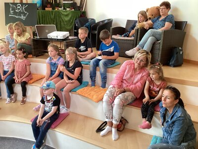 Foto des Albums: Lesenachmittag für Kinder mit Stefanie Herzog als Vorleserin (14. 06. 2022)