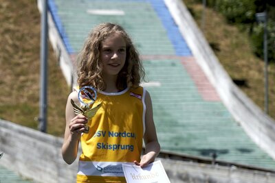 2022-06 18 Nordcup Wernigerode 1  Platz Sprunglauf Twarok Mila  (Bild vergr&ouml;&szlig;ern)