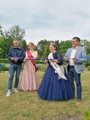 Foto des Albums: Pflanzung der 'Novalis-Rose' am 20.06.2022 anlässlich der Novalis-Festwoche in Bad Tennstedt