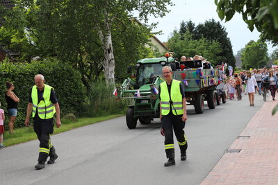 Foto des Albums: Schulfest-Umzug der Grundschule Seester (17.06.2022)