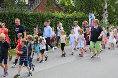 Foto des Albums: Schulfest-Umzug der Grundschule Seester (17.06.2022)