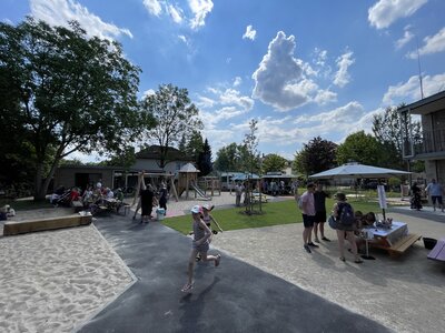 Vorschaubild: Auch Eis gab es zur Abkühlung bei deutlich über 30 Grad im Schatten.